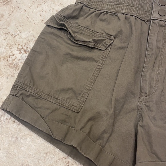 Abercrombie and Fitch Cargo High Waisted Shorts EUC Small - Picture 2 of 5